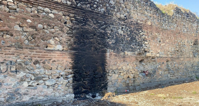 2500 yıllık surlarda ateş yaktılar