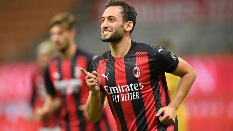 Hakan Çalhanoğlu'dan Transfer Gelişmesi!