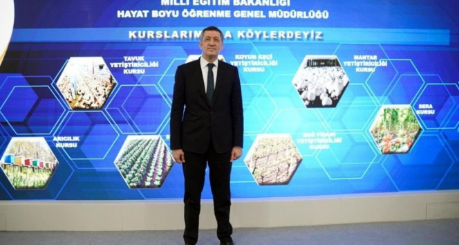 Bakan Selçuk ilk kez açılan kursa canlı olarak bağlandı