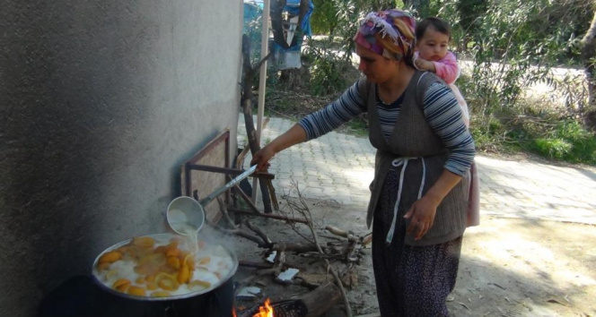 Turunç tatlısı kadınların gelir kapısı oldu