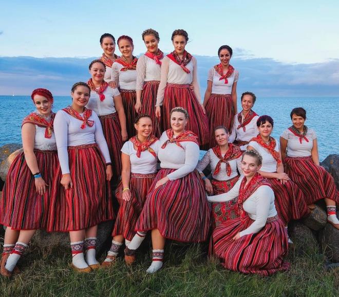 400-kadinin-yasayip-yonettigi-ilginc-ada-kihnu-719506_1126_10_b